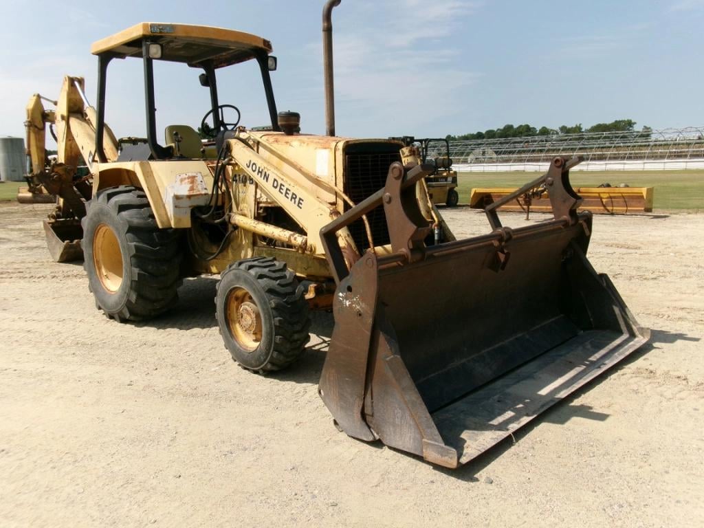 SOLD - John Deere 410B Lot No. 20 Construction with --- Hrs | Tractor Zoom