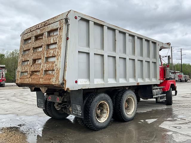 Image of Western Star 4900 SA equipment image 4