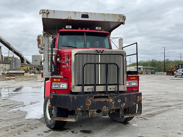Image of Western Star 4900 SA equipment image 1