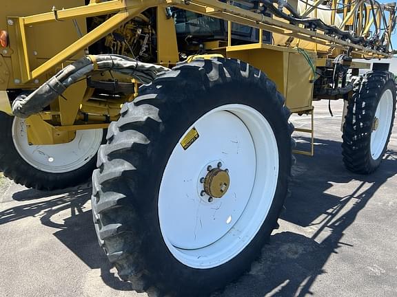 Image of Ag-Chem RoGator 854 equipment image 2
