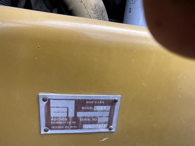 Image of Ag-Chem RoGator 1064 equipment image 4