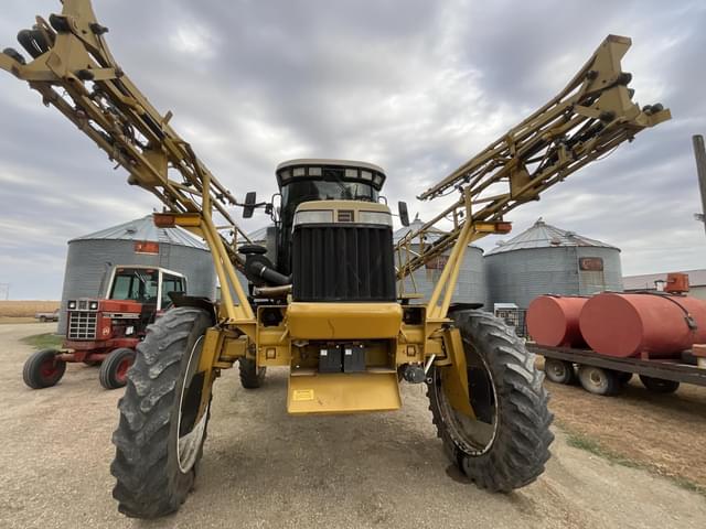 Image of Ag-Chem RoGator 1064 equipment image 3