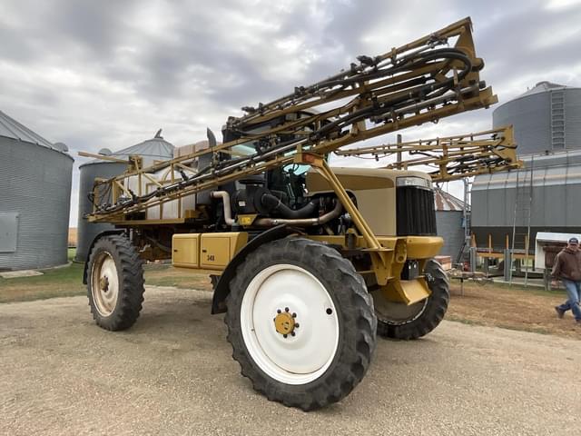 Image of Ag-Chem RoGator 1064 equipment image 2