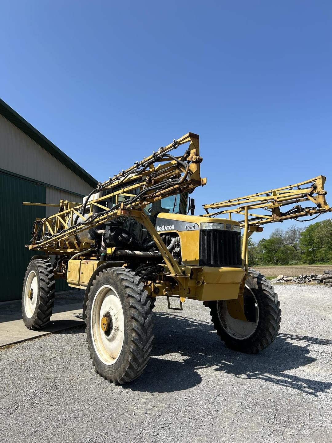 Image of Ag-Chem RoGator 1064 Primary image