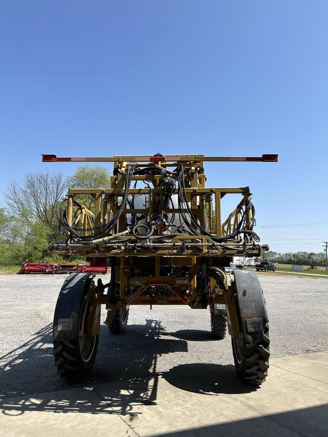 Image of Ag-Chem RoGator 1064 equipment image 4