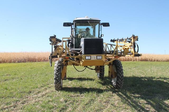 Image of Ag-Chem RoGator 554 equipment image 4