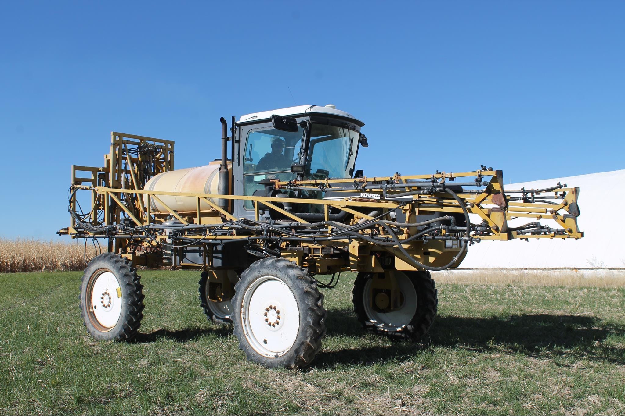 Main image Ag-Chem RoGator 554