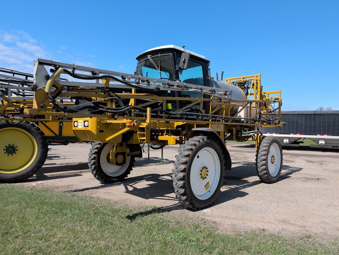 Image of Ag-Chem RoGator 554 Primary image
