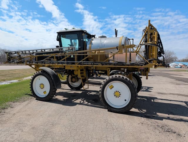 Image of Ag-Chem RoGator 554 equipment image 3