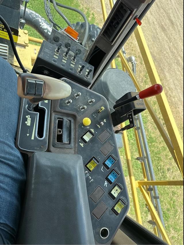 Image of Ag-Chem RoGator 844 equipment image 3