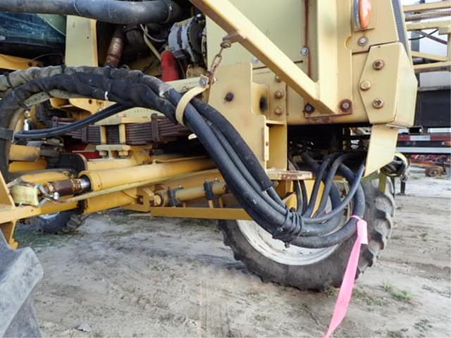 Image of Ag-Chem RoGator 854 equipment image 4