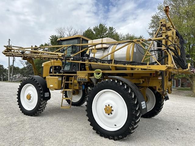 Image of Ag-Chem RoGator 864 equipment image 4
