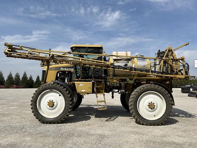 Image of Ag-Chem RoGator 864 equipment image 2