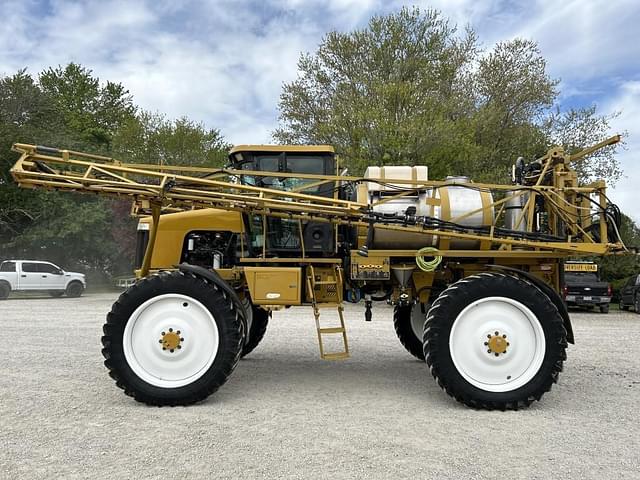 Image of Ag-Chem RoGator 864 equipment image 2
