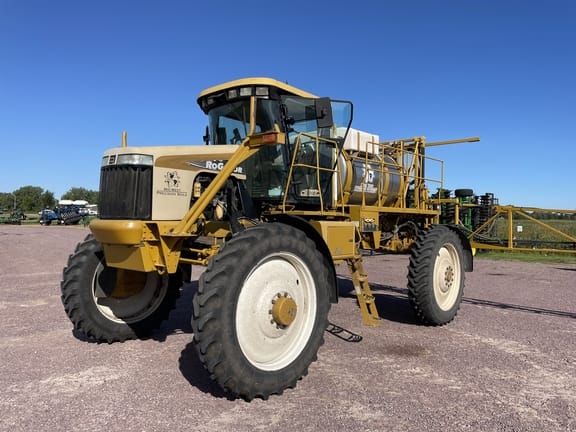 Main image Ag-Chem RoGator 874