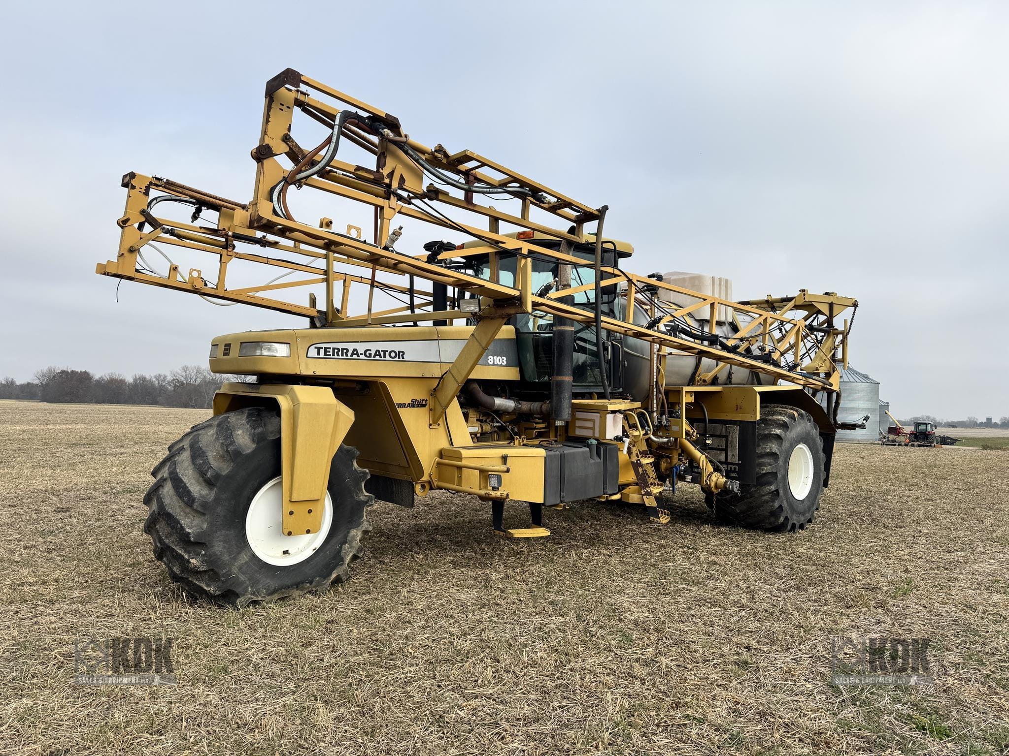 Ag-Chem Terra-Gator 8103 Equipment Image0