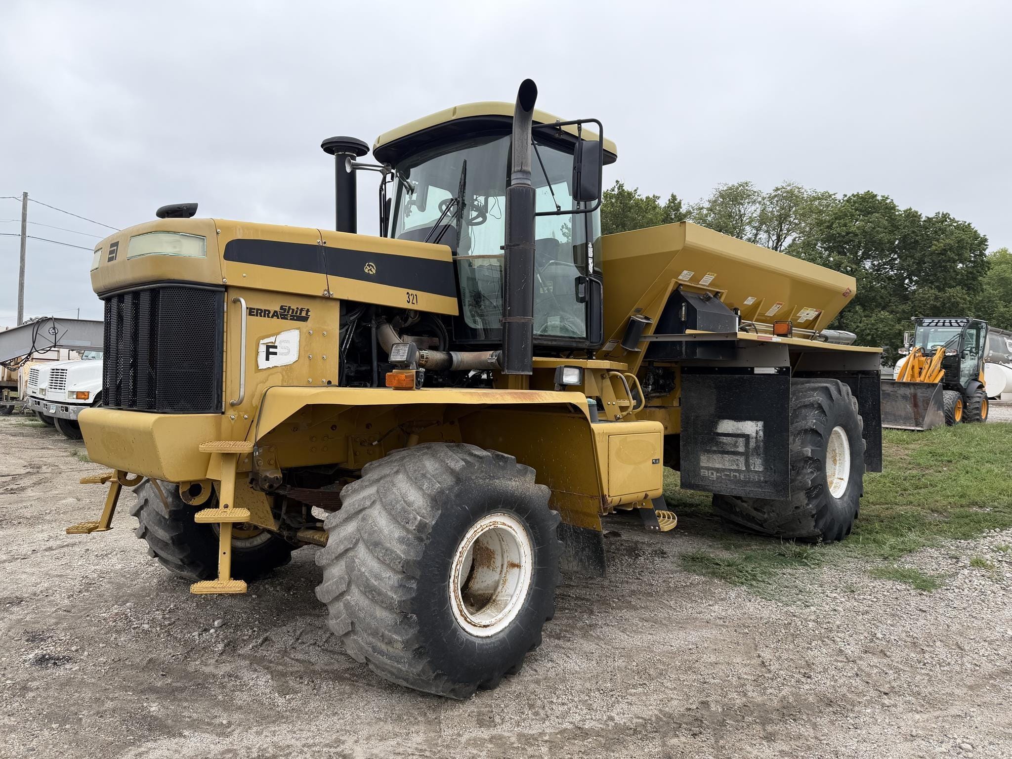 Ag-Chem Terra-Gator 8104 Equipment Image0