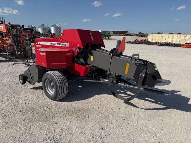 Image of Massey Ferguson 1840 equipment image 2