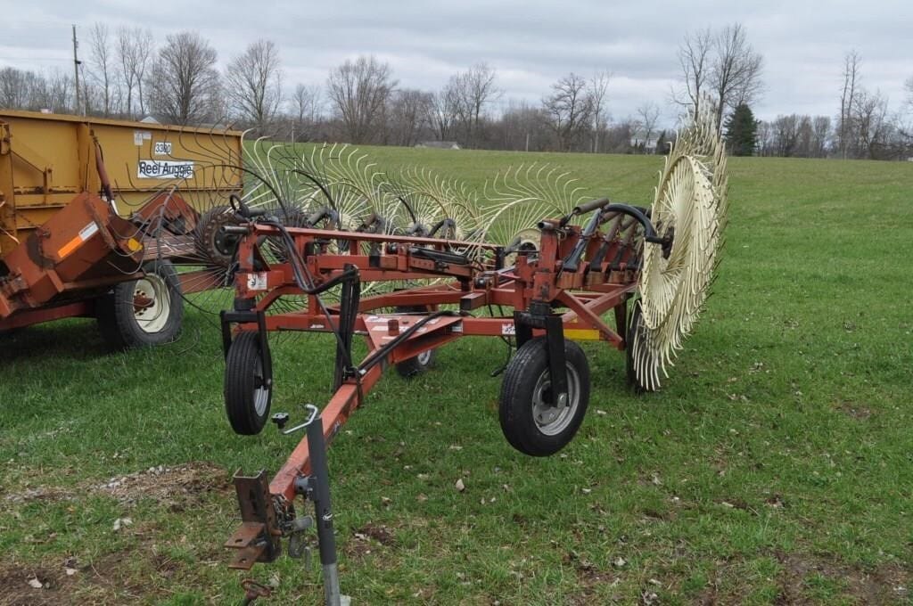 New Idea 4322 Equipment Image0