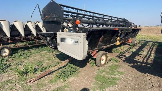Image of Gleaner 7000 equipment image 1