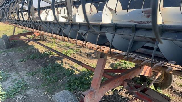Image of Gleaner 7000 equipment image 3