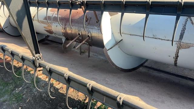 Image of Gleaner 7000 equipment image 4