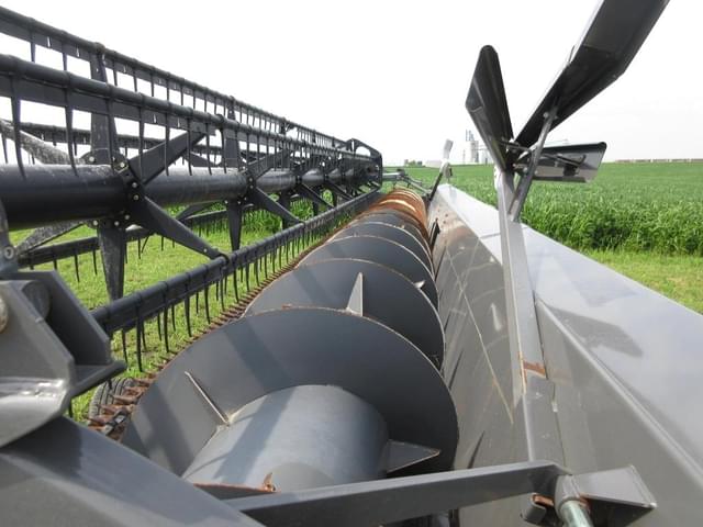 Image of AGCO 8200 equipment image 2