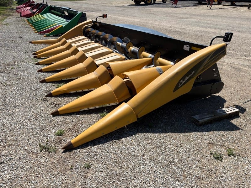 AGCO 830 Equipment Image0