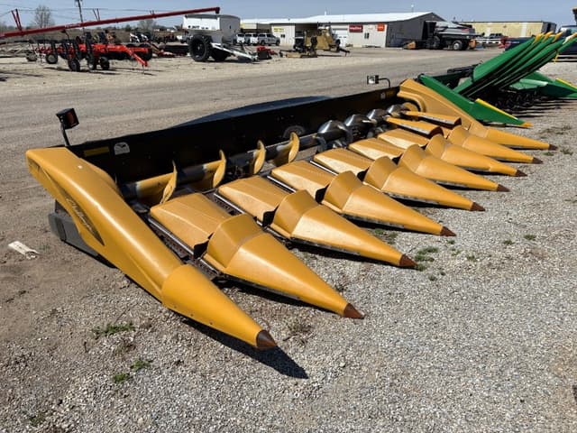 Image of AGCO 830 equipment image 1