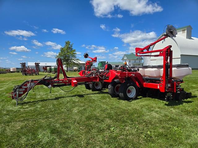 Image of AGCO 8415 equipment image 3