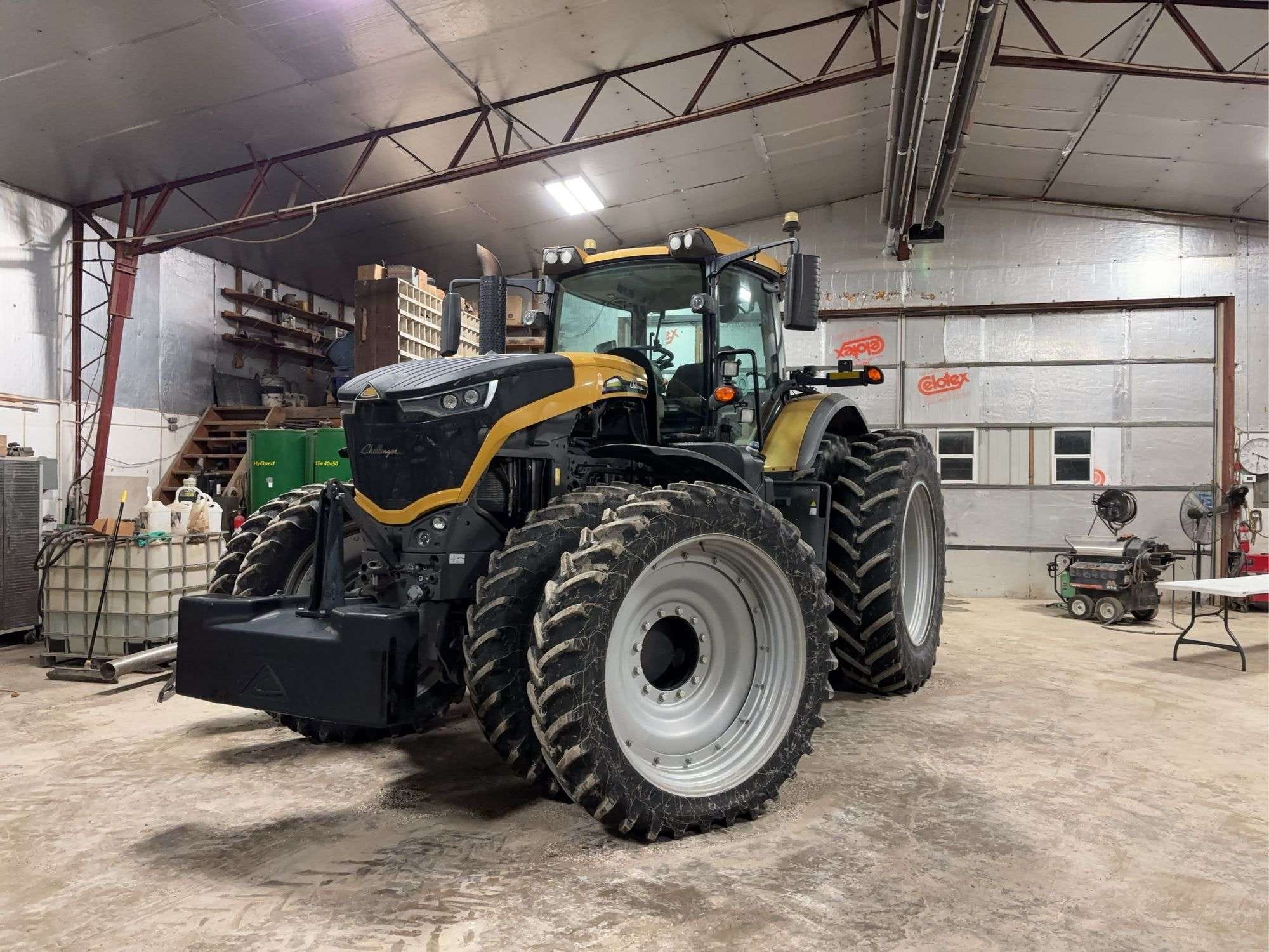 Challenger 1042 Equipment Image0