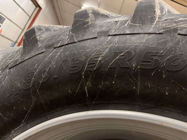 Image of Challenger 1042 equipment image 4