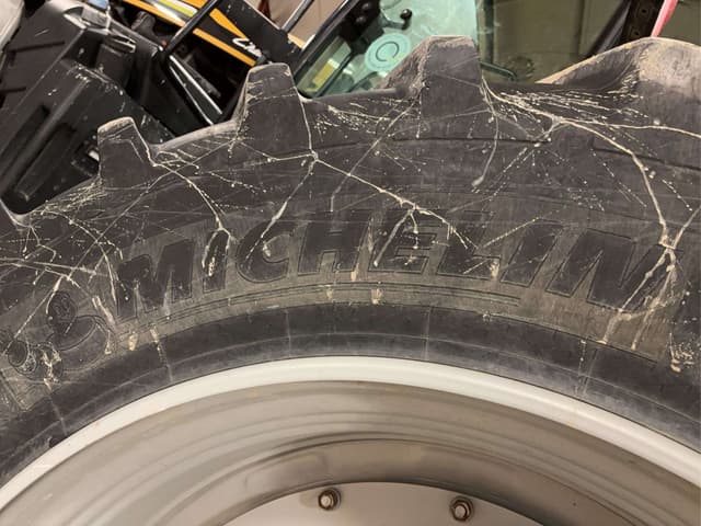 Image of Challenger 1042 equipment image 2