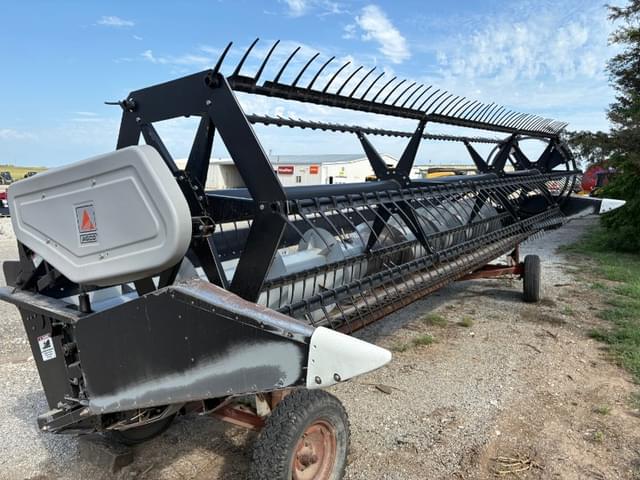 Image of Gleaner 800 equipment image 1