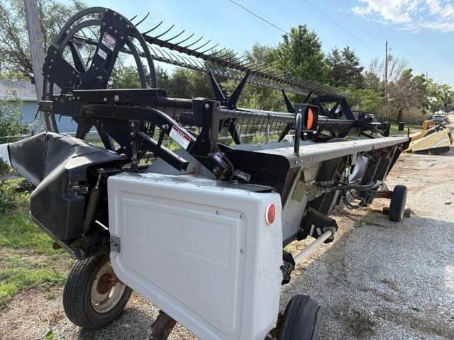 Image of Gleaner 800 equipment image 2