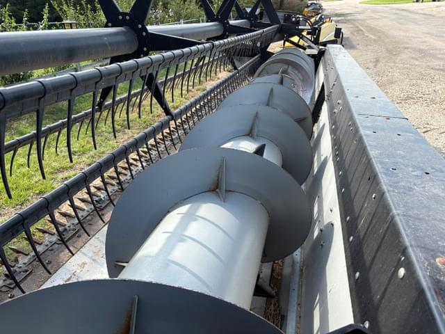Image of Gleaner 800 equipment image 3
