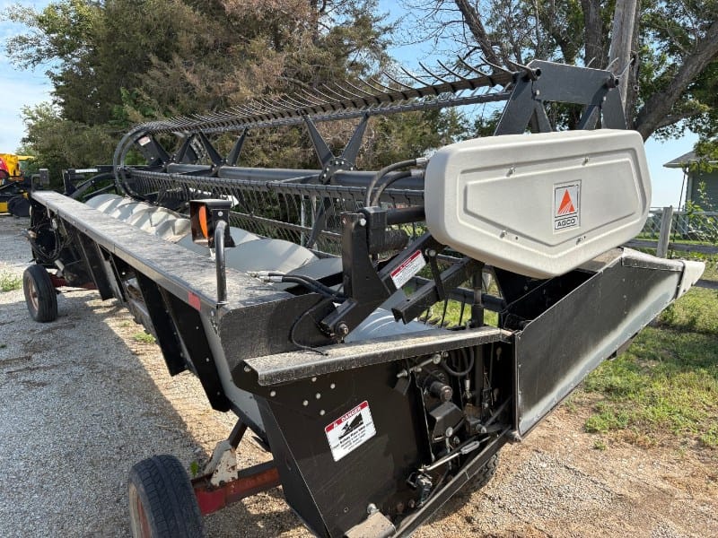 Gleaner 800 Equipment Image0