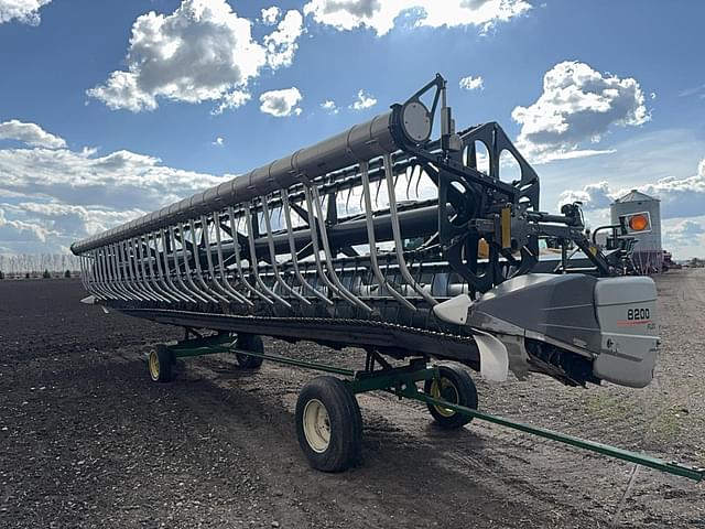Image of Gleaner 8200 equipment image 1