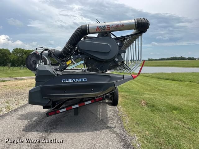 Image of Gleaner 9335 equipment image 3