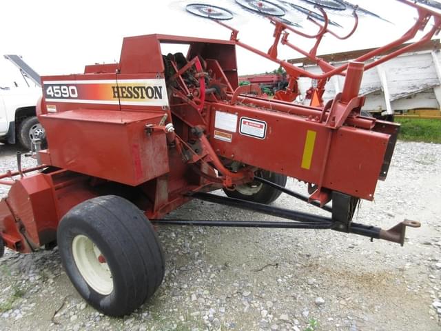 Image of Hesston 4590 equipment image 2