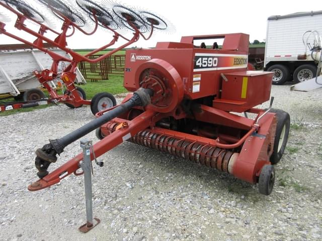 Image of Hesston 4590 equipment image 3