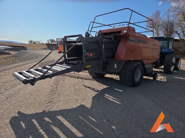 Image of Hesston 7434 equipment image 4