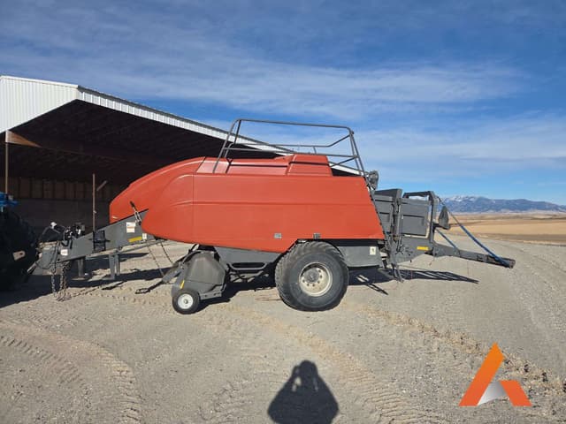 Image of Hesston 7434 equipment image 1