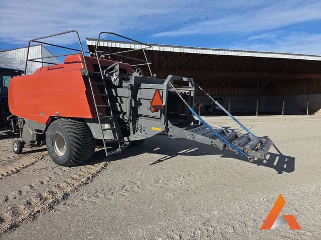 Image of Hesston 7434 equipment image 2