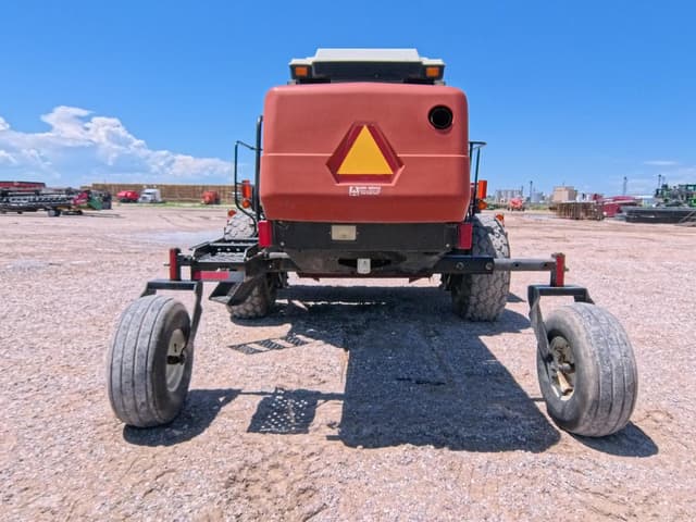 Image of Hesston 8550S equipment image 4