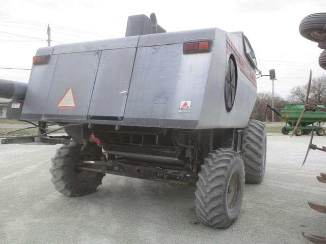 Image of Gleaner R62 equipment image 1