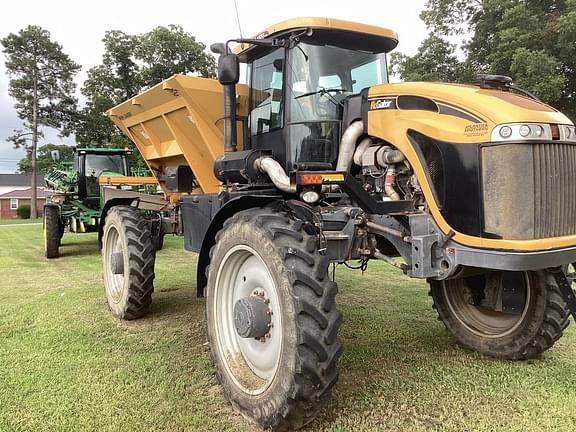 Image of RoGator RG1100 equipment image 2