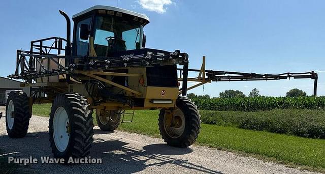 Image of Ag-Chem RoGator 664 equipment image 2