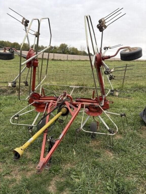 Image of Hesston 3727 Image 0