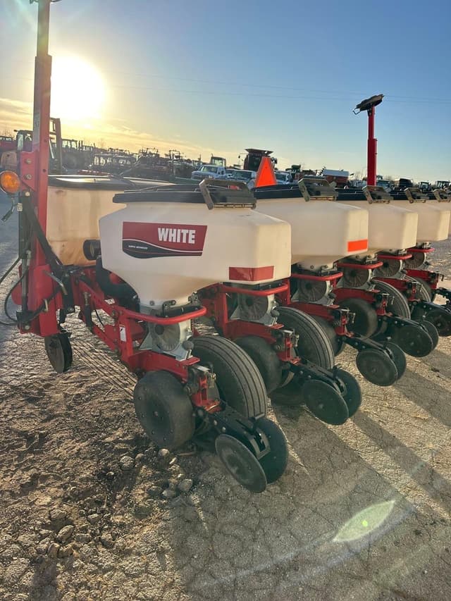 Image of AGCO 8100 equipment image 3